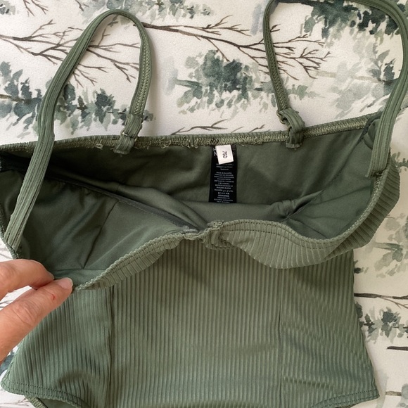 Ribbed underwire Cup Shape Swimsuit OnePiece size S - Picture 3 of 7